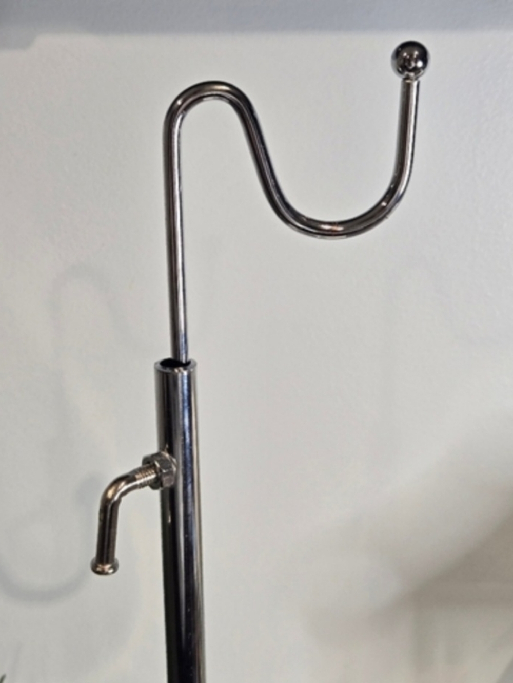 Chrome Bag Stand for Women Bags - Polished Silver Finish - Picture 3 of 5